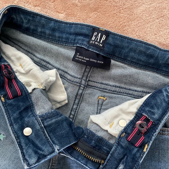 Emerson’s closet clean out - Picture 3 of 3